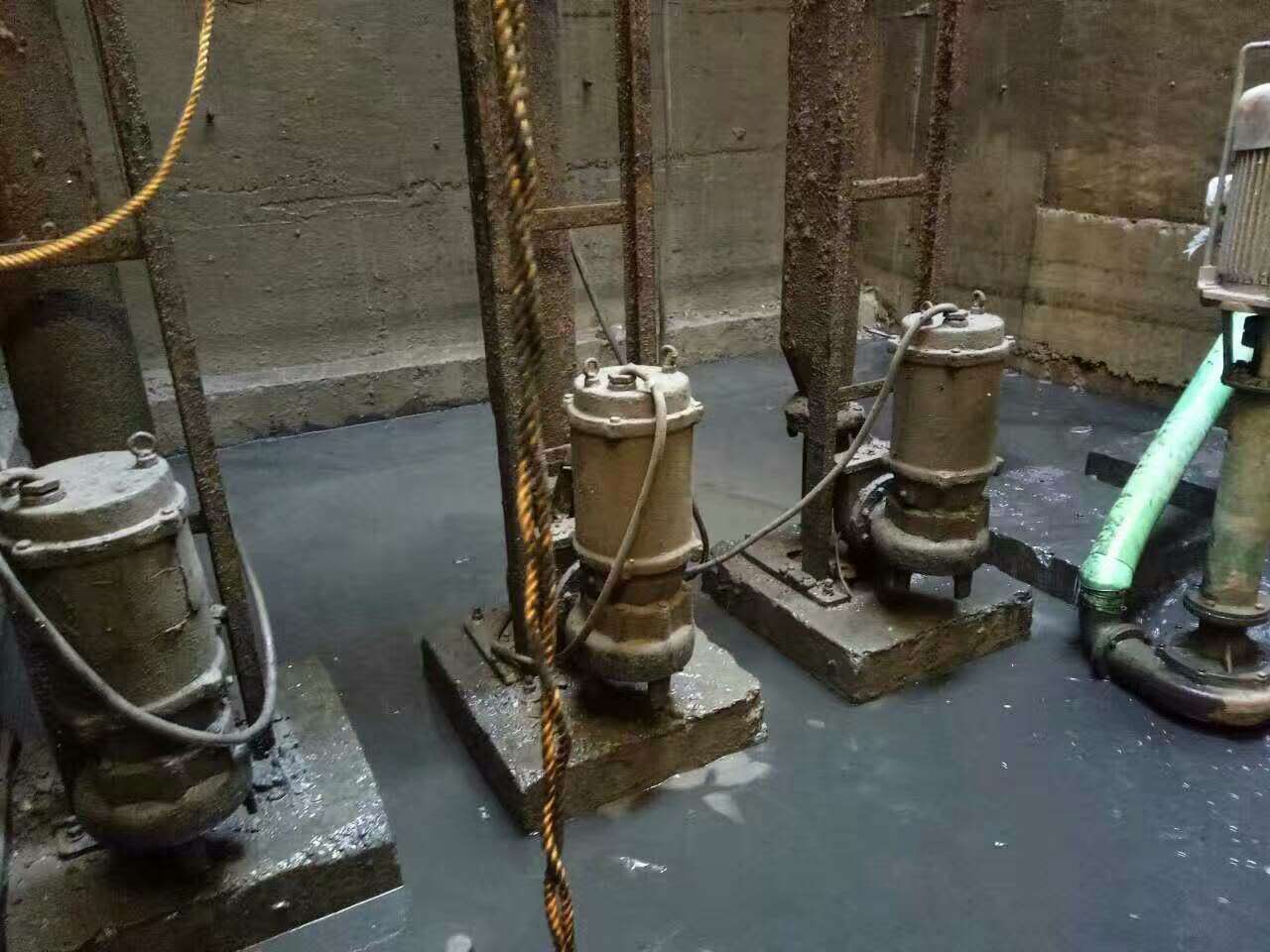 崇信污水池清理