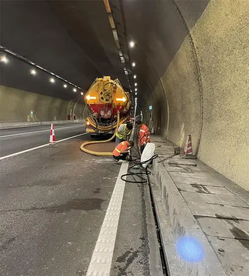 崇信隧道排水渠清淤